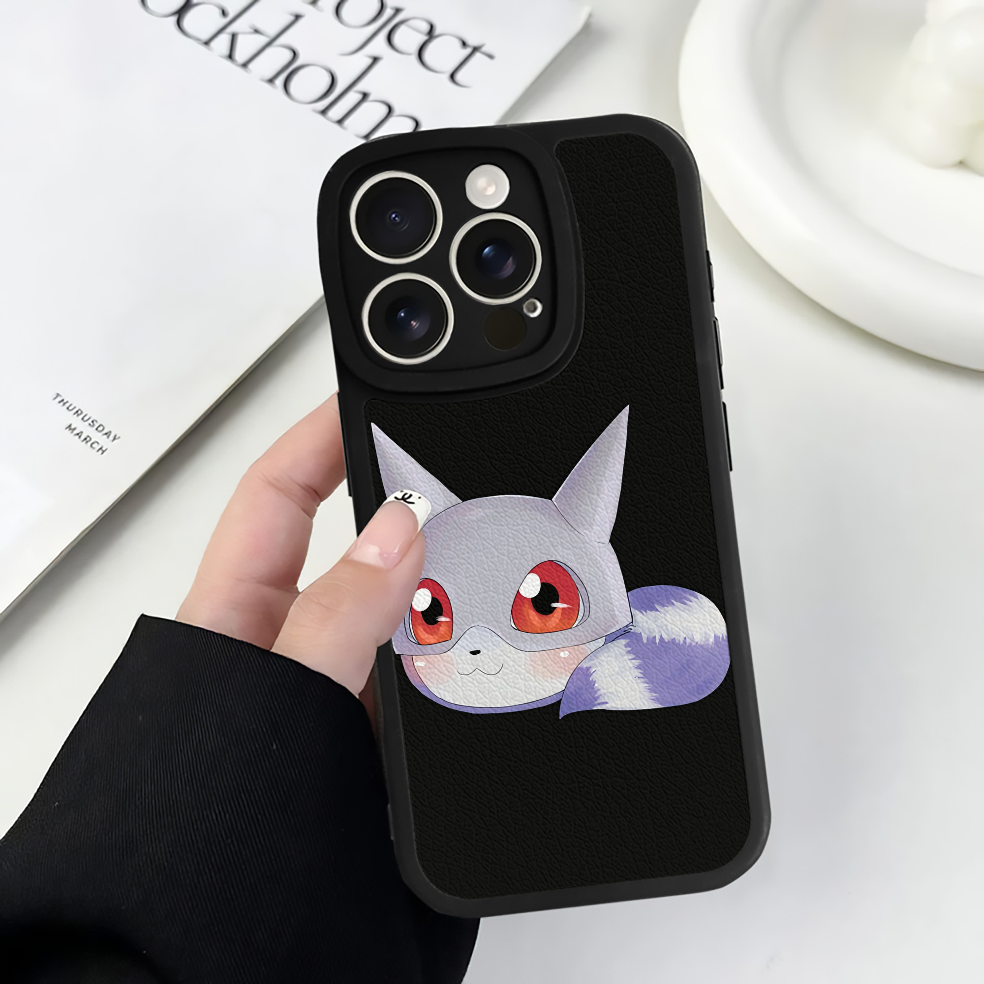 （画像用） Digimon デジタルモンスター/デジモン 【iPhone 16シリーズ対応】シリコンスマホケース（レザー調） 材質：シリコン